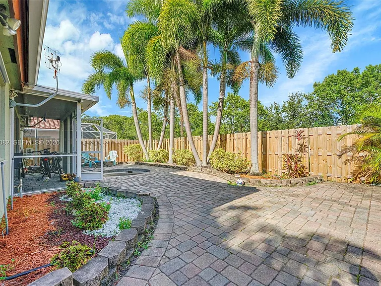 5520 NW 49th Ave — Photo 23