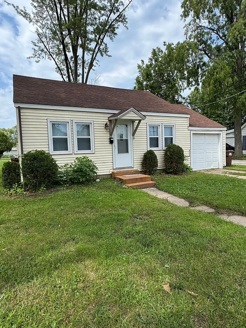 Two Bedroom One Bathroom House $1,295.00 — Photo 1