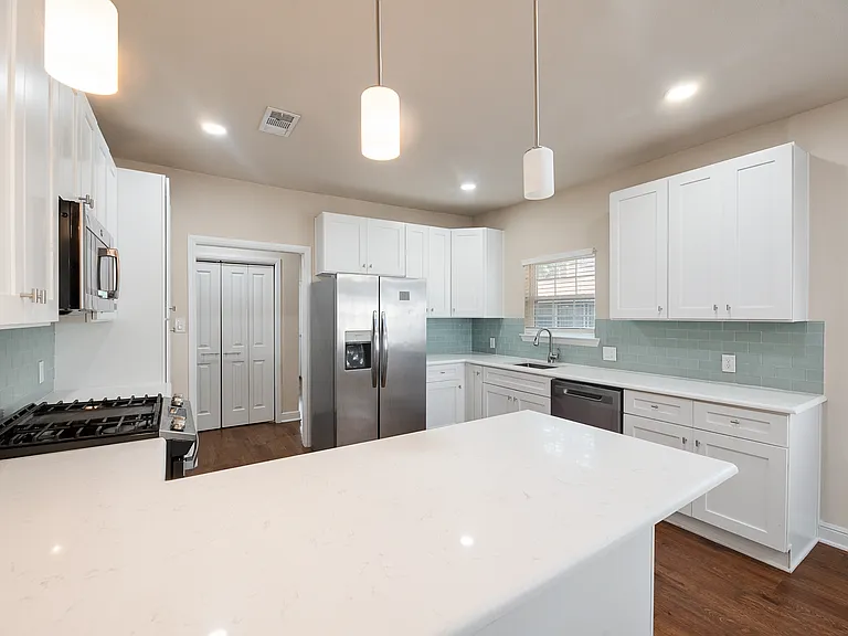 807 Hollywood Ave — Photo 13