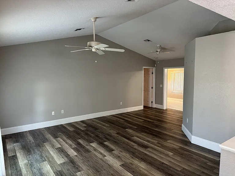 17030 Kellog Ave — Photo 2