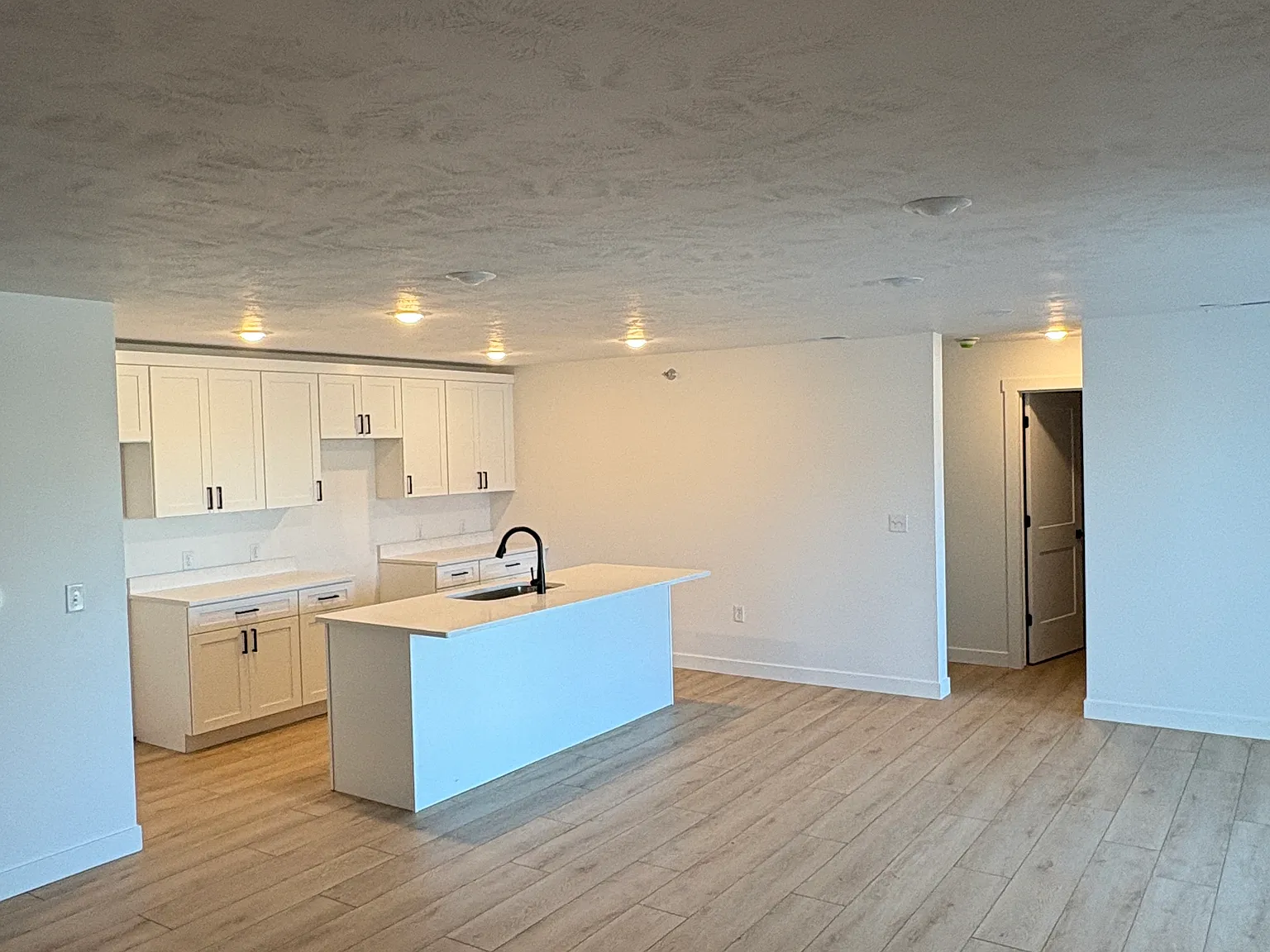 2 bed, 953 sqft, $1,300 — Photo 3