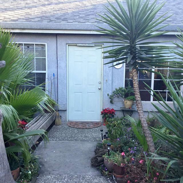 1st image of 125 1/2 Hintze Ave