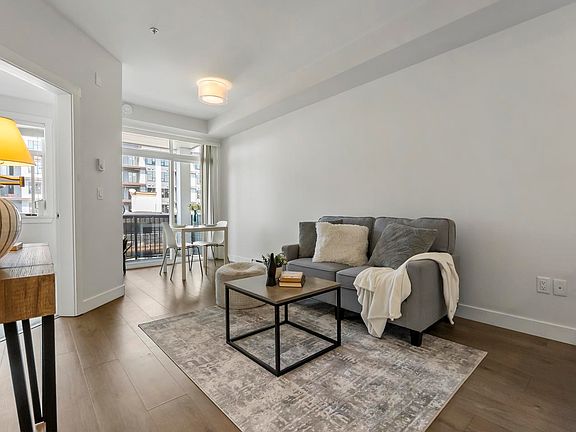 2nd image of 20686 Eastleigh Cres #313