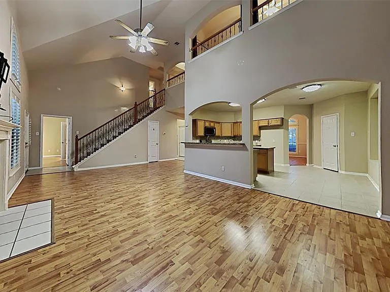 2114 Winding Hollow Dr — Photo 3