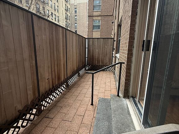 4th image of 301 Elizabeth St #101