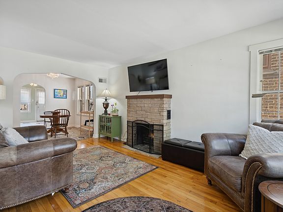 4th image of 5642 N Artesian Ave