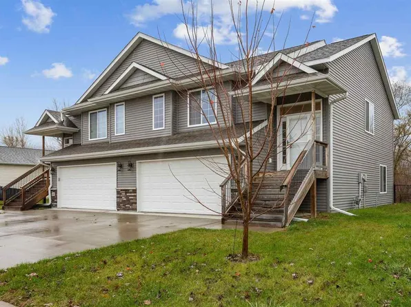 210 Aspen Ln, Hills, IA 52235
