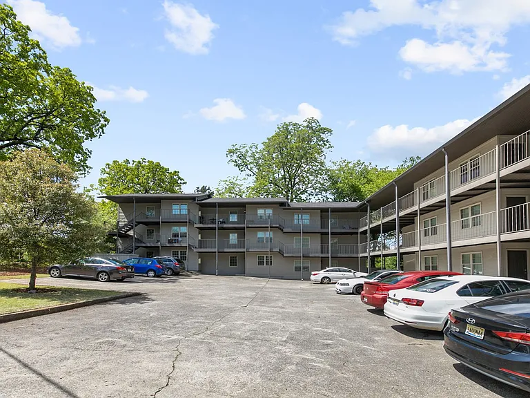 The Avondale Apartments — Photo 22