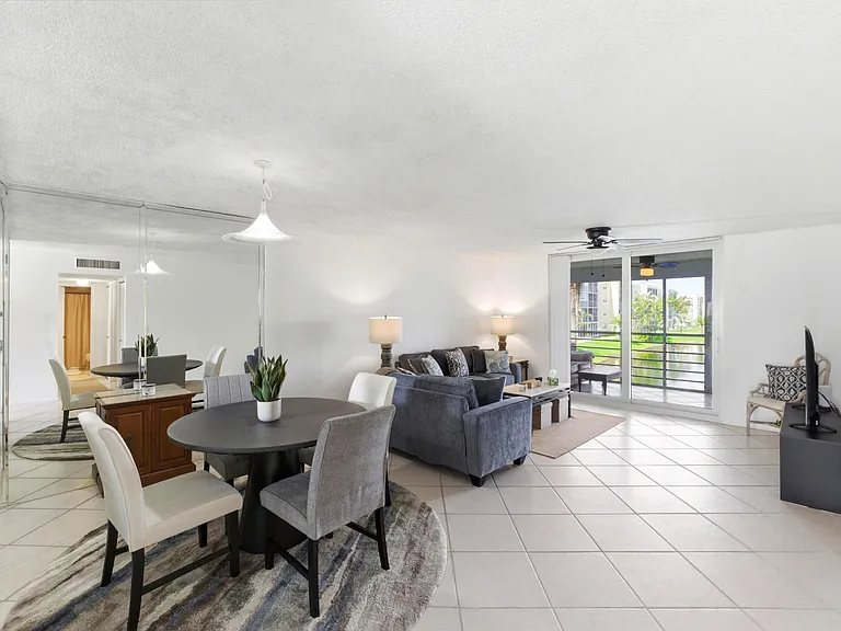 1024 SE 5th Ave #202 — Photo 3