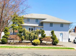 2451 S Saint Marks Ave, Bellmore, NY 11710