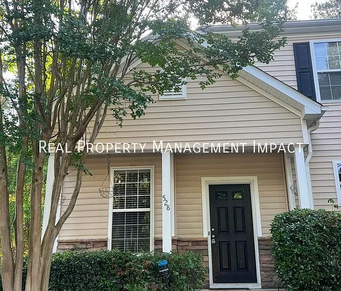 528 Auburn Square Dr — Photo 1
