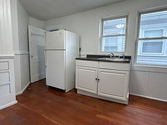 3rd image of 93 W Pearl St APT 7