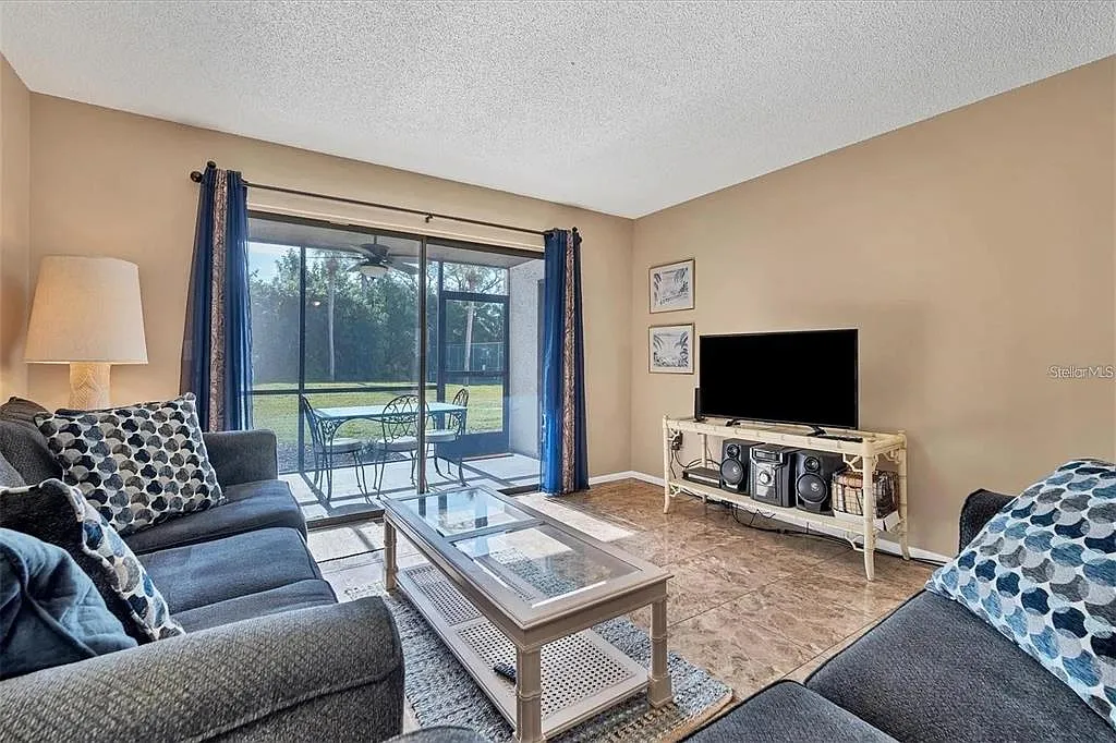 2 bed, 2.0 bath, 1016 sqft, $2,200 — Photo 4