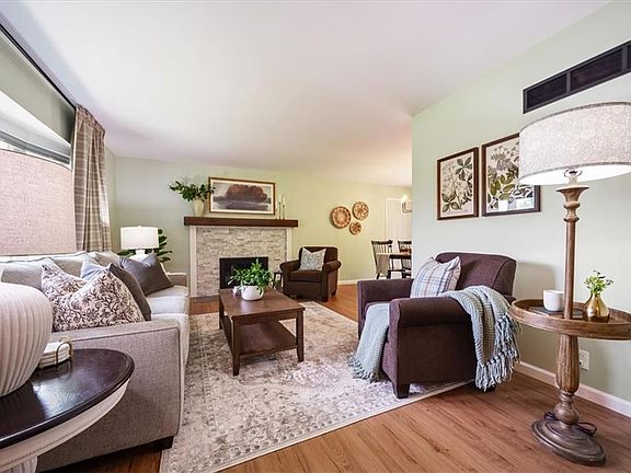 4th image of 1421 Monterey Way