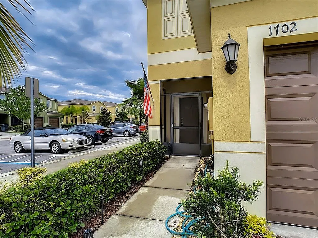 1702 Ivory Goose Pl — Photo 3