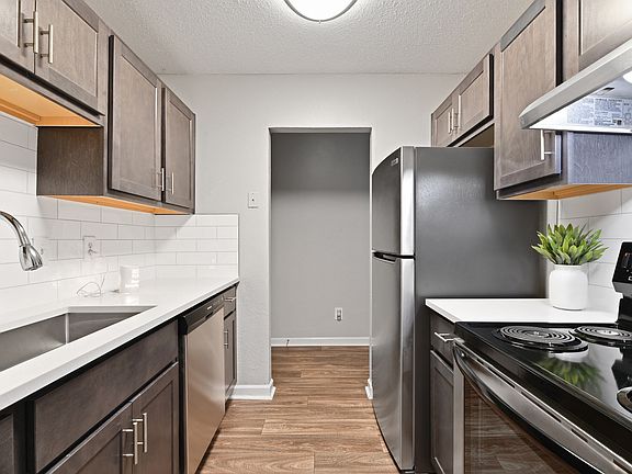 2nd image of 7200 Premier Ln #313-2