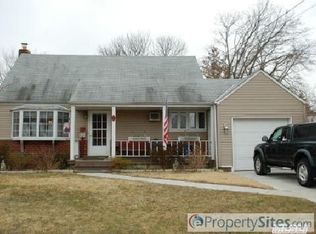 10 Mell Dr, North Babylon, NY 11703
