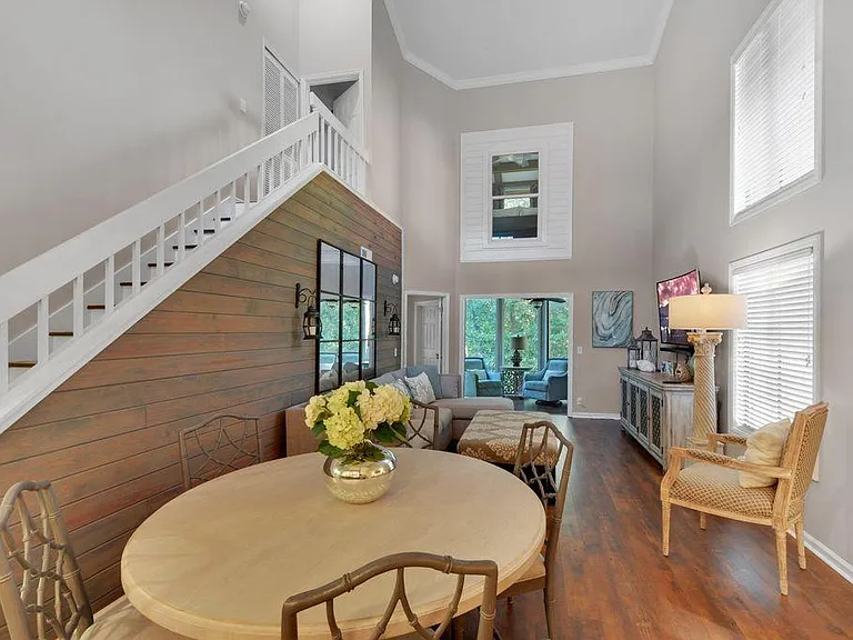 915 Wimbledon Dr — Photo 6