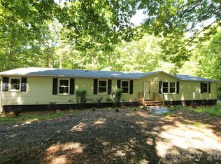 1320 Smith Woods Ln, Hickory Grove, SC 29717