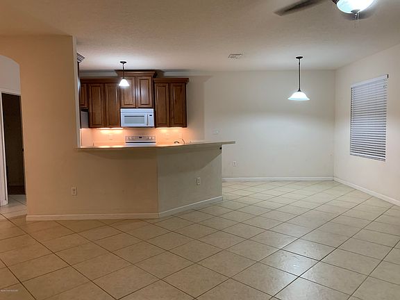 5th image of 533 Marian Ct