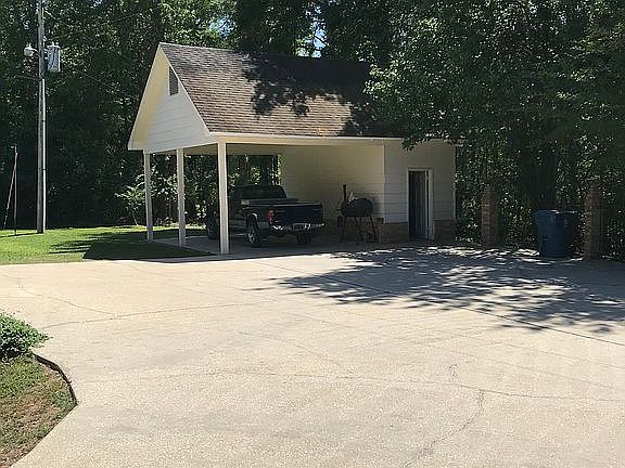 4th image of 333 Ball Park Ave