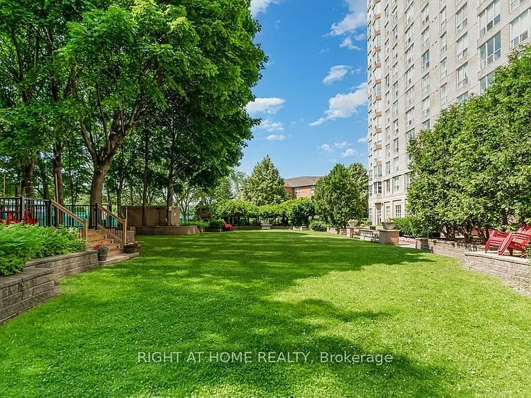 21 Overlea Blvd #1202 — Photo 17
