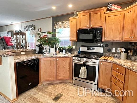 5th image of W6150 Steffen Ln