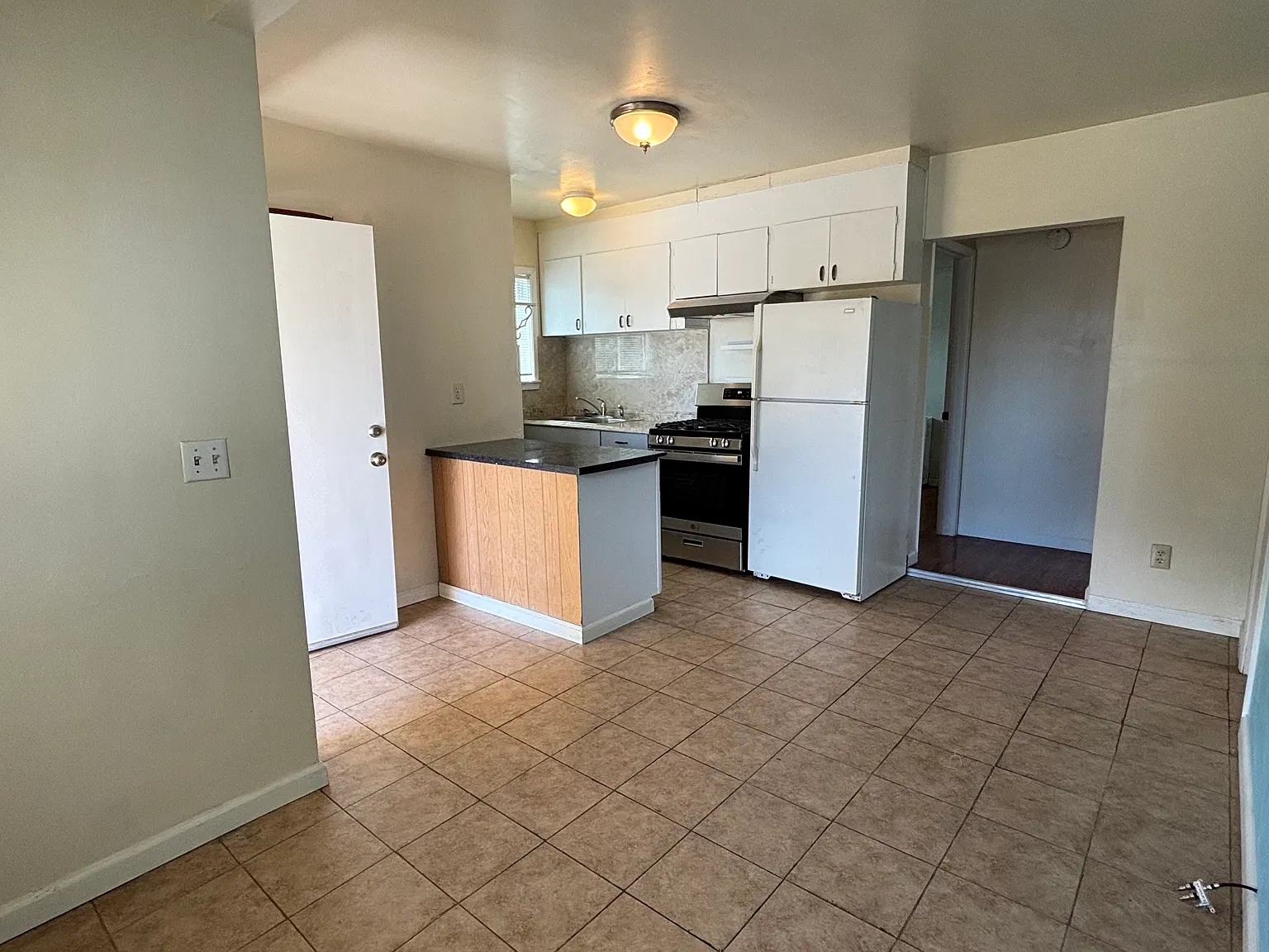 3 bed, 1.5 bath, 725 sqft, $2,500 — Photo 2
