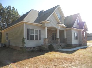 212 Summerfield Dr, Pikeville, NC 27863