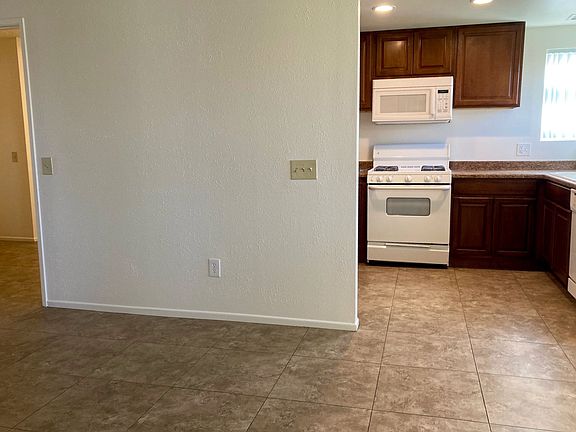 5th image of 41680 Maroon Town Dr Unit B
