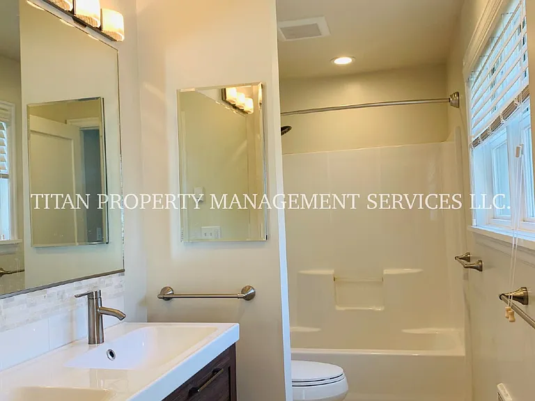 4819 NE 35th Pl #A — Photo 4