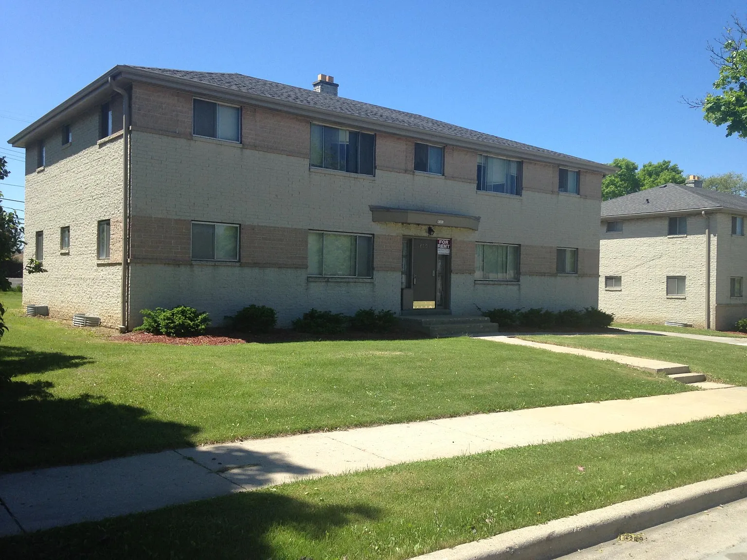 2 bed, 850 sqft, $975 — Photo 1
