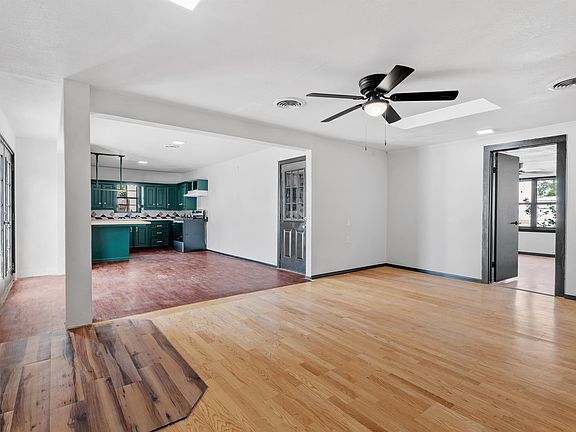 5th image of 216 S Avenue D