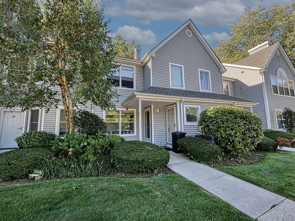 1st image of 83 Leeward Ct #83