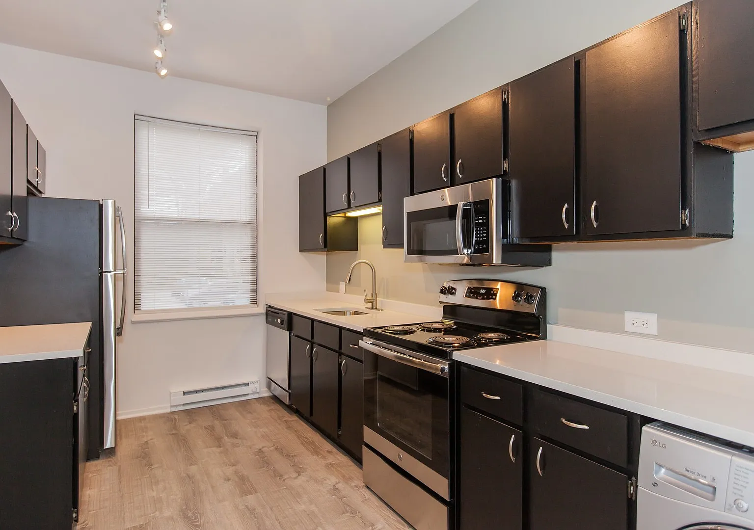 2 bed, 1.0 bath, 1100 sqft, $2,900 — Photo 4
