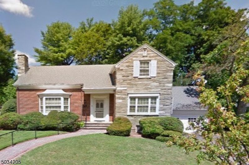 1st image of 35 Fairway Dr