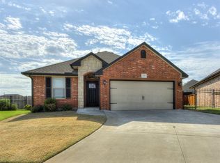 320 Golden Leaf Ct, Moore, OK 73160