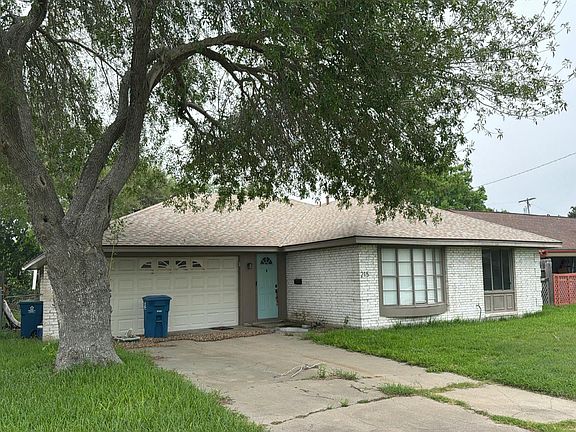 3rd image of 215 Blanco Dr