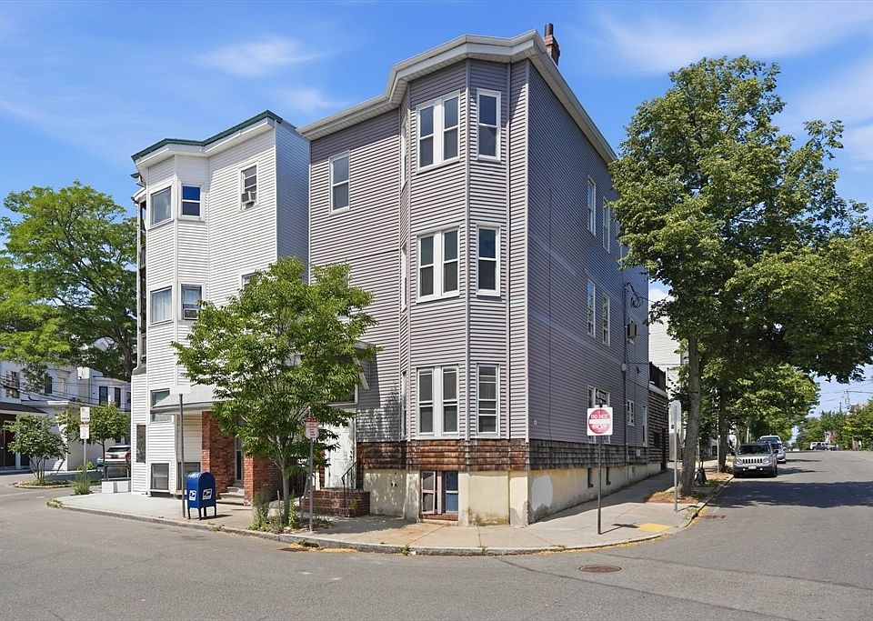 1st image of 487-489 Sumner St #1