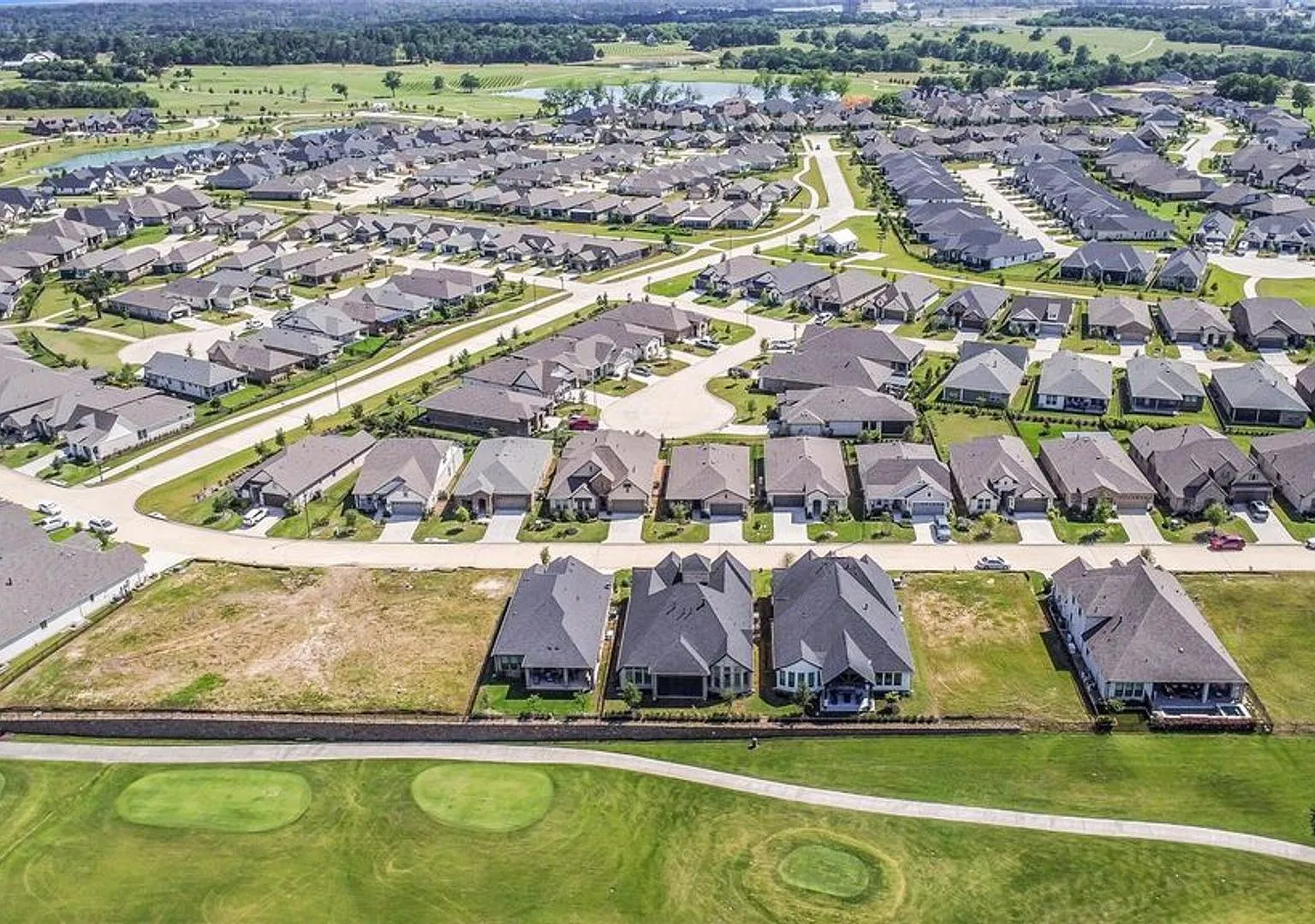 Beautifully maintained home located on a premium golf course lot in a highly desirable 55+ commun... — Photo 3