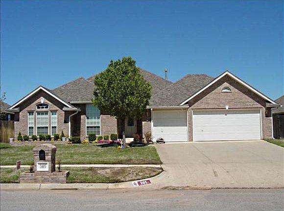 1st image of 305 Thornebrook Dr