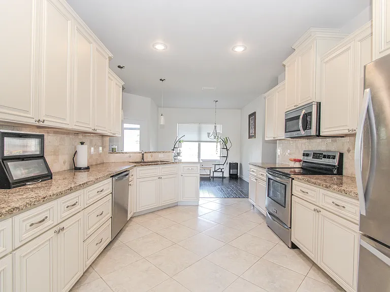 989 NW 231st Way — Photo 7
