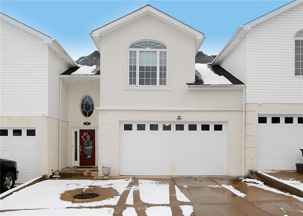 102 Chateau Dr photo 1
