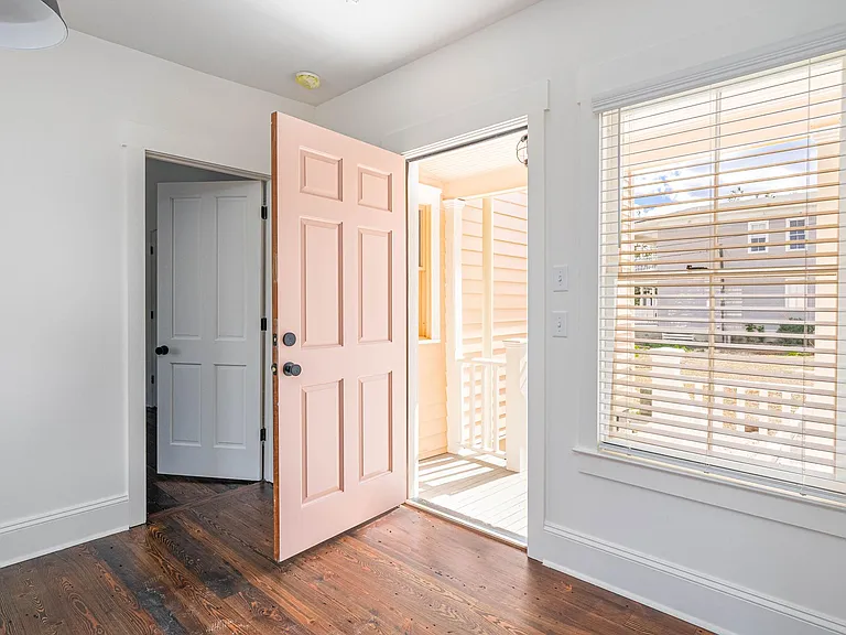 1403 Jefferson St — Photo 2