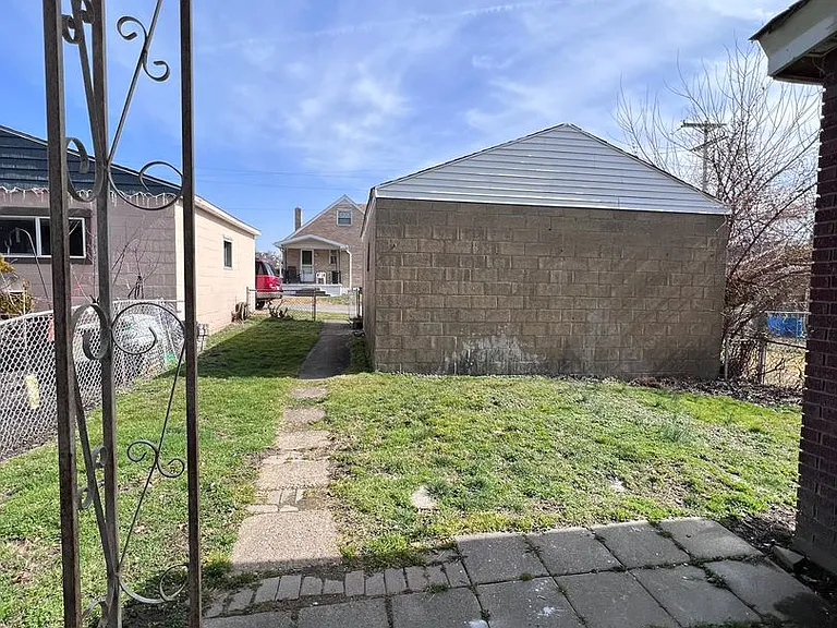 132 Amelia St — Photo 29