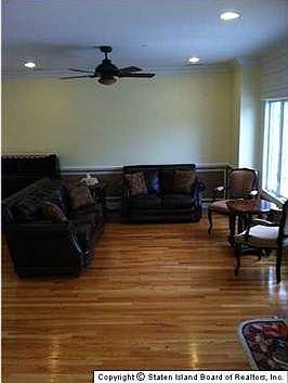 4th image of 826 Clawson St