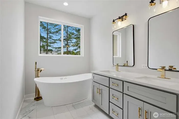 3 bed, 2.5 bath, 1922 sqft, $3,838 — Photo 3