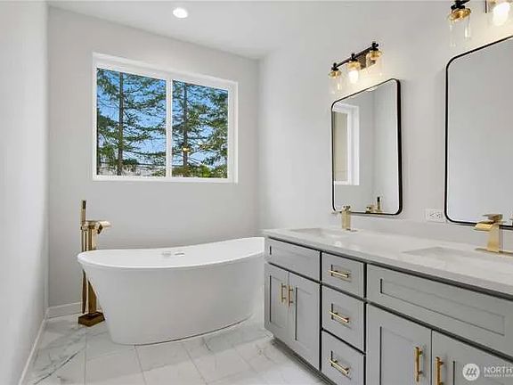 3rd image of 8029 238th St SW Unit A
