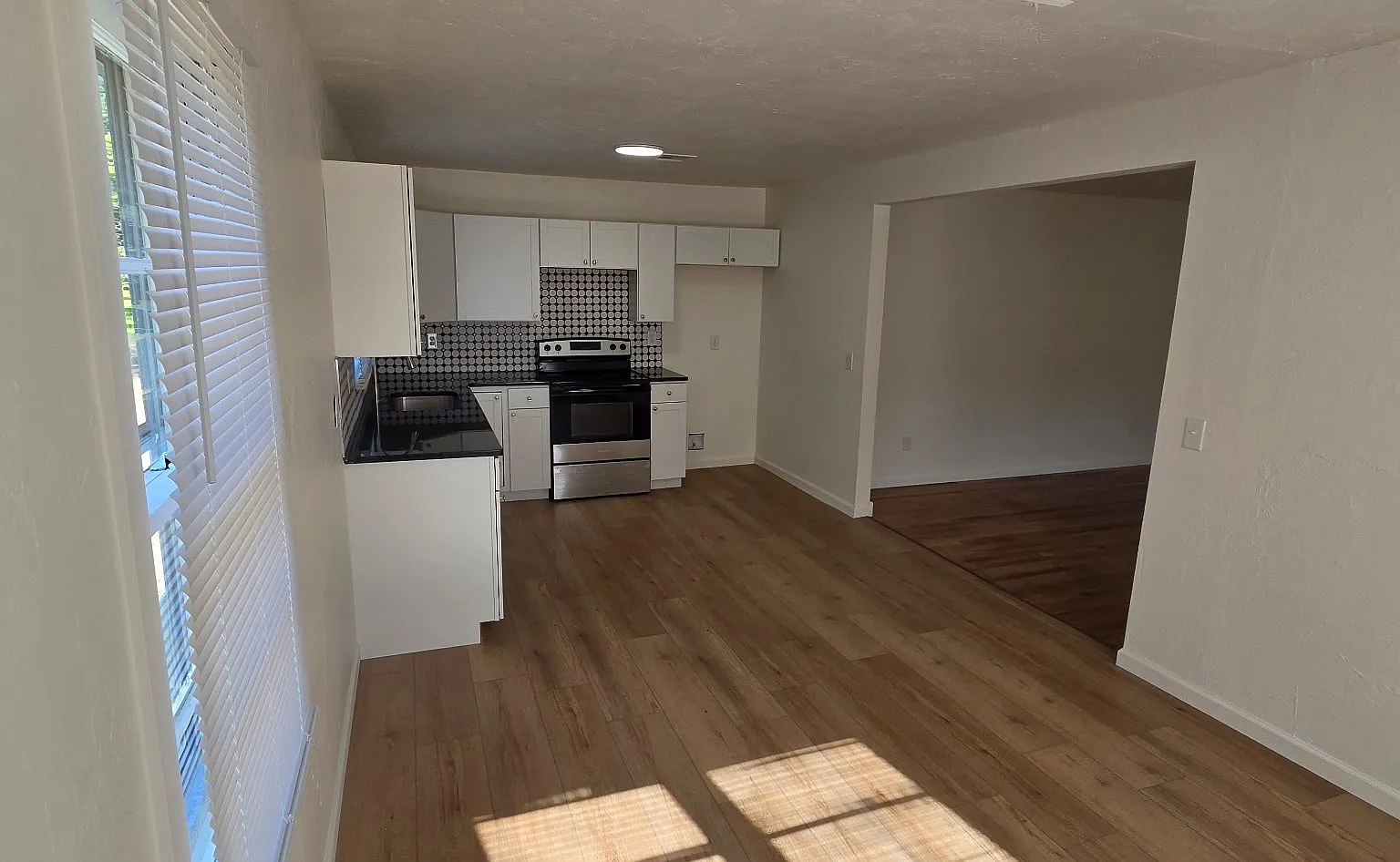 3 bed, 1016 sqft, $1,100 — Photo 2