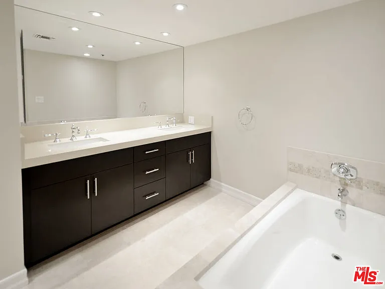 10660 Wilshire Blvd #705 — Photo 11